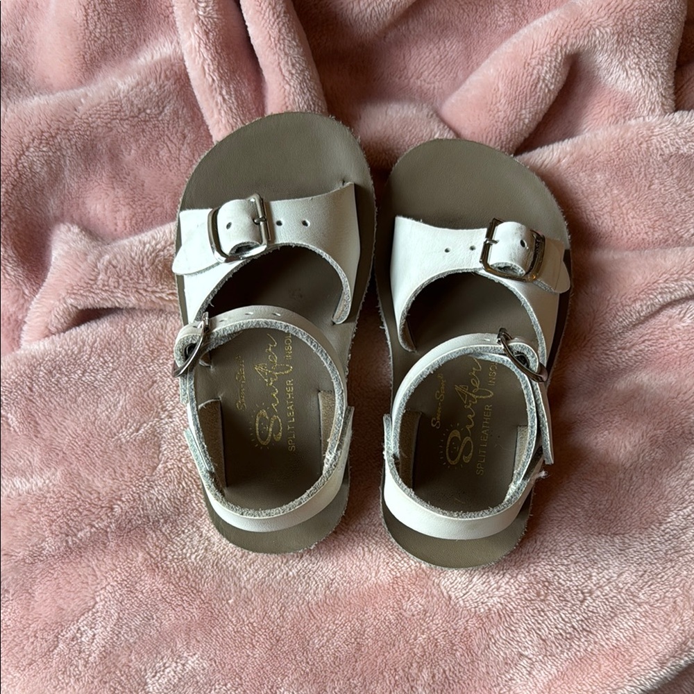 Sun-San White Sandals with Adjustable Straps and Curved Sole Design